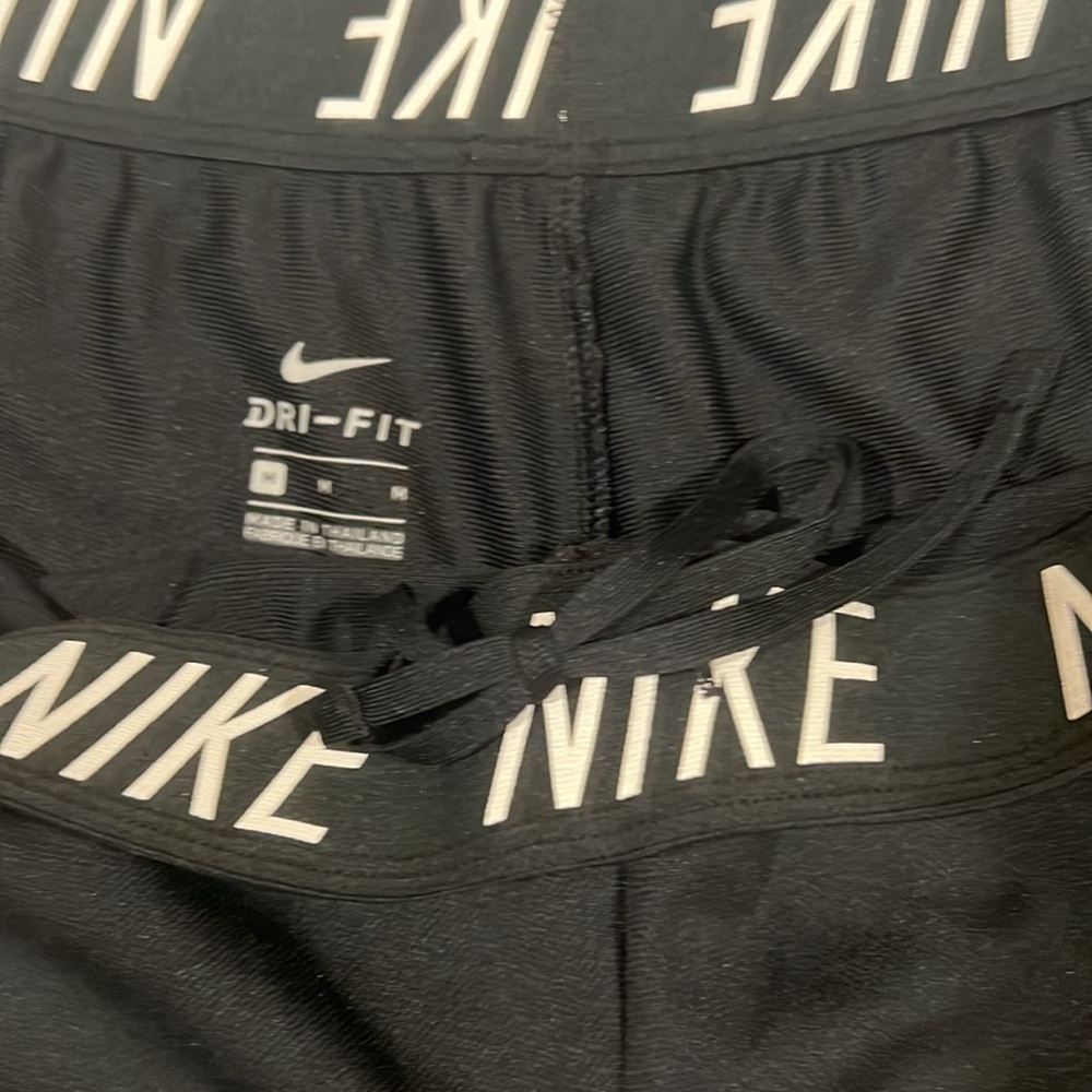 Nike dri fit  black shorts - Picture 3 of 4